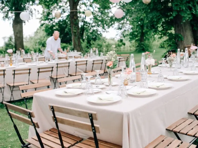 Schloss Jägersburg Event Gartentafel Outdoor Dinner