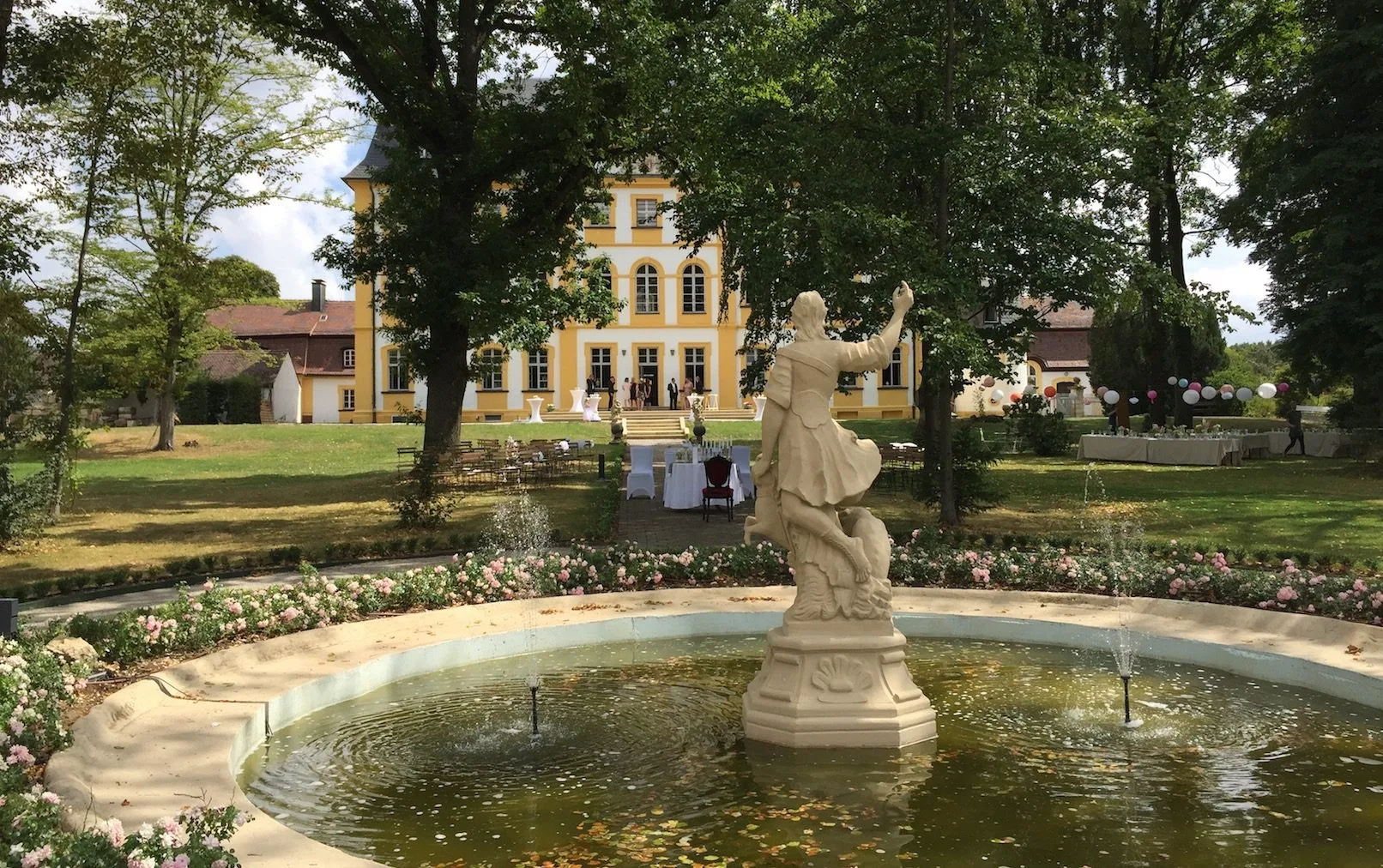 Schloss Jägersburg Brunnen und Terrasse - EventWerk Company Location