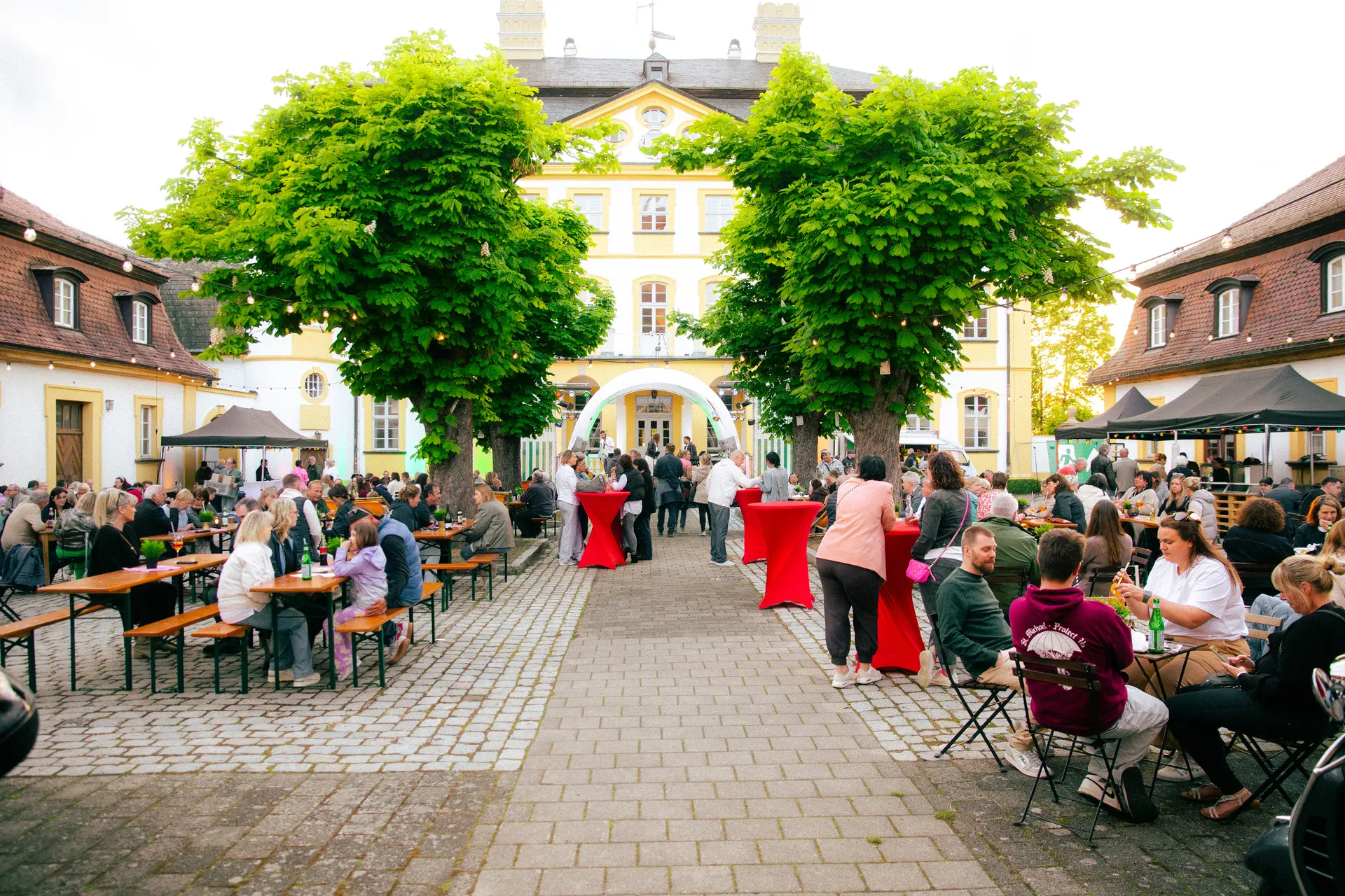 Dolce Vita Al Castello 2026 im Innenhof von Schloss Jägersburg