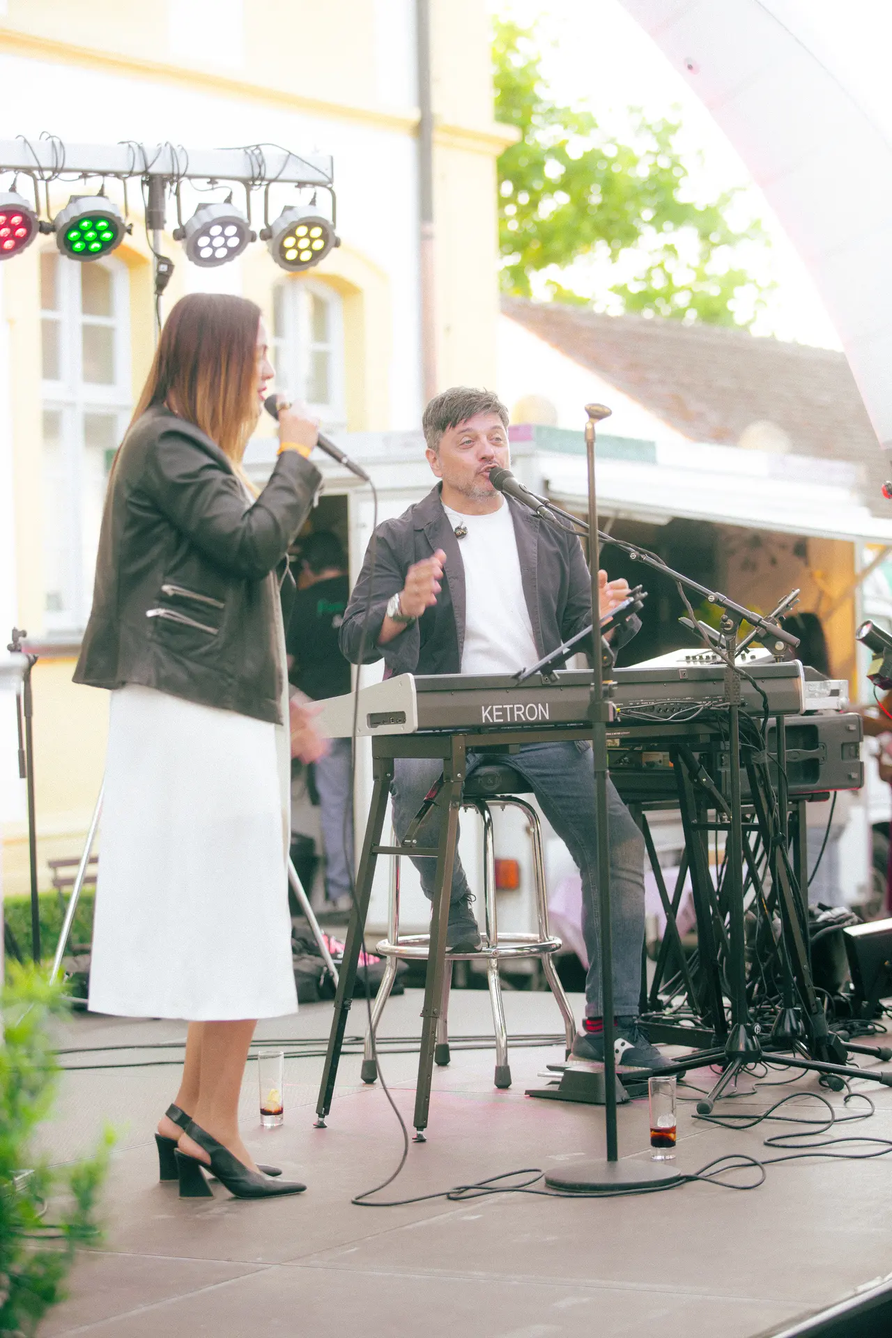 Pino Barone und Band live auf der Bühne im Schloss Jägersburg